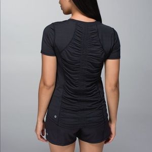 LULULEMON 6 runner up short sleeve tshirt mesh v-neck athletic top shirt